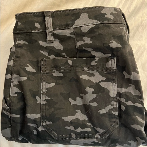 Black and gray camo pattern, Banana Republic Sloan pants, camo - size 12 - Picture 3 of 4